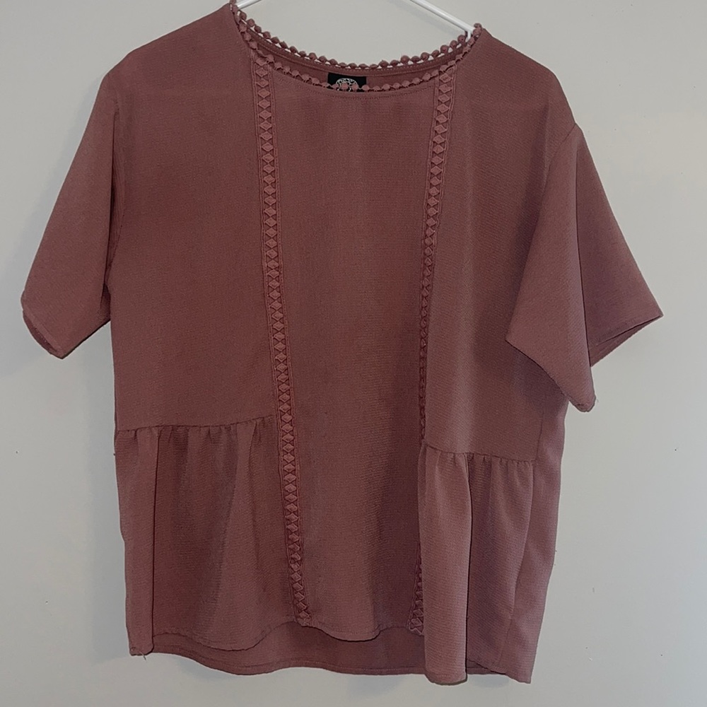 Super cute blouse with detailing